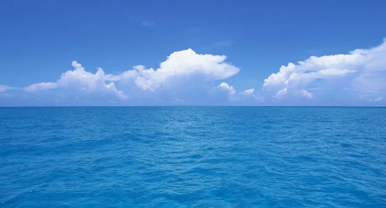 синее море